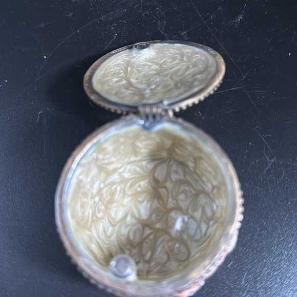 Vintage Butterfly Trinket Box - Picture 4 of 7